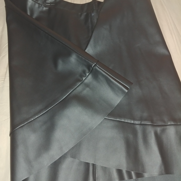 Pleather skirt - Picture 2 of 6